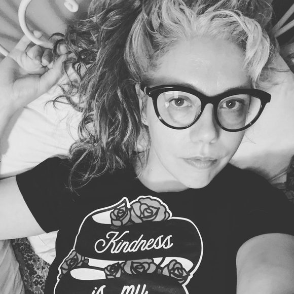 Meet your Posher, Elizabeth - Picture 1 of 10